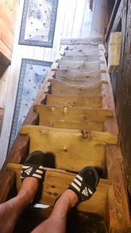 8. Tag: Treppe im Untervernatschhof
