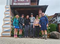 Hotel "Bergheimat" in Schönau. V.l.n.r.: Cathy, John, Lexi, Hugo, Drea & Harald