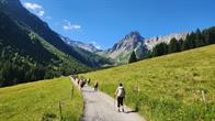 Es sind viele Wanderer unterwegs.