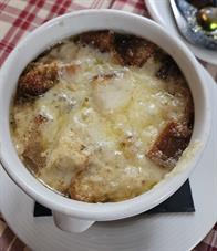 Zwiebelsuppe als Vorspeise